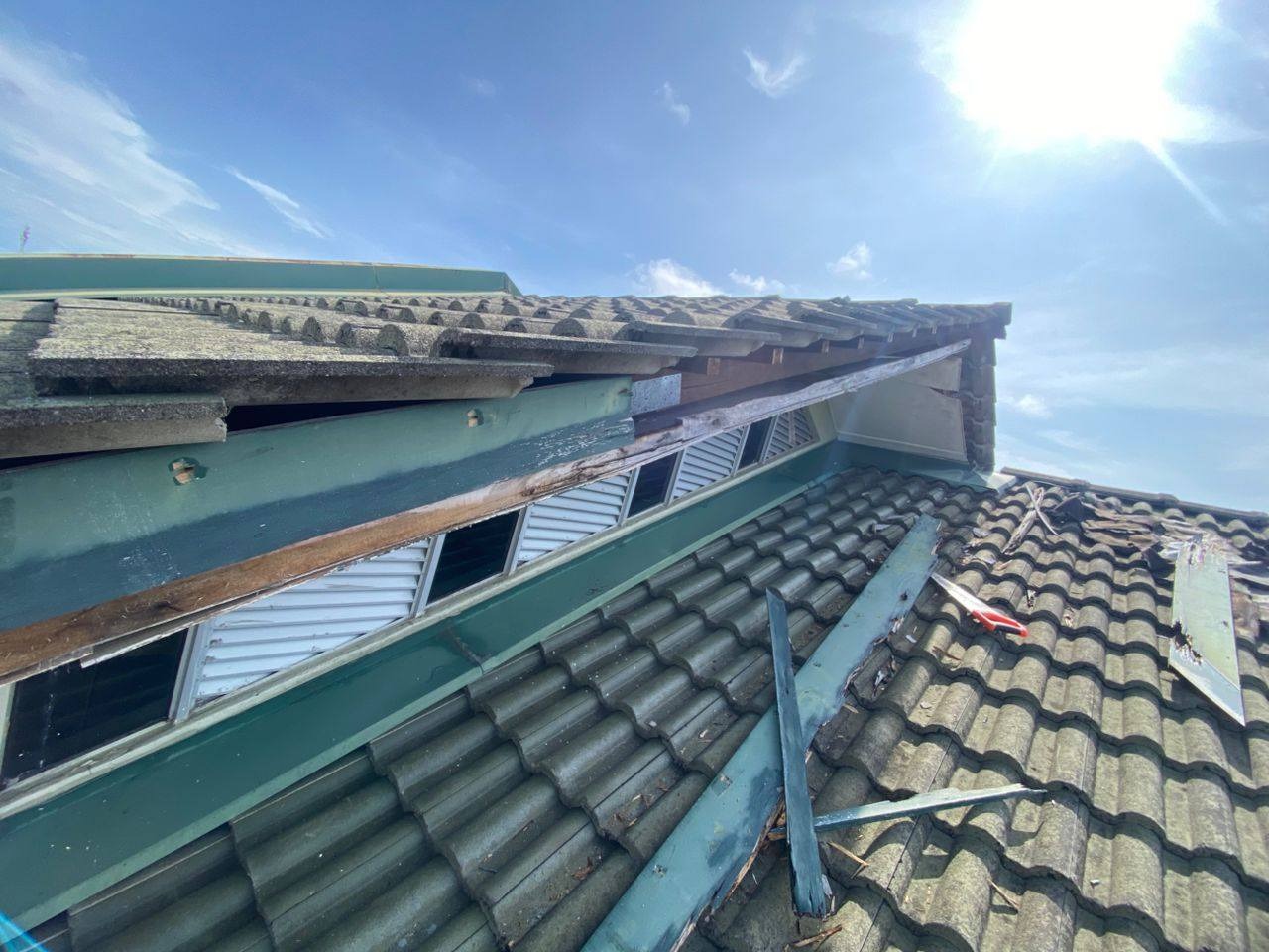 Sebelum repair atap, bumbung rumah lama di Kuching